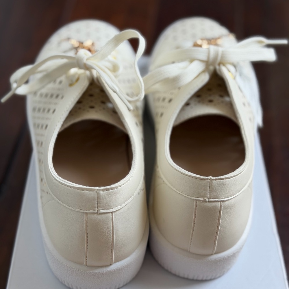 DV Roxane Perforated Sneaker with Sparkle β¨ Charms π π π¦ - Picture 5 of 8